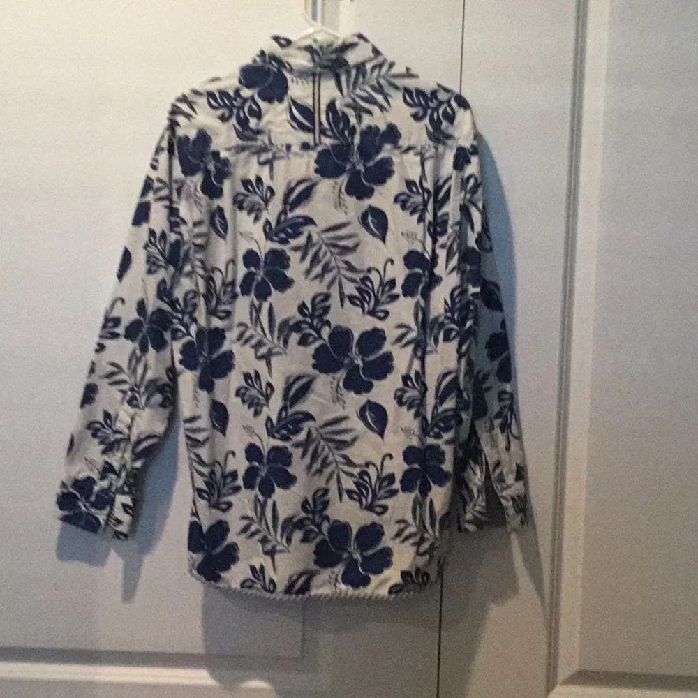 Mens long sleeve shirt. Size M - Picture 2 of 4